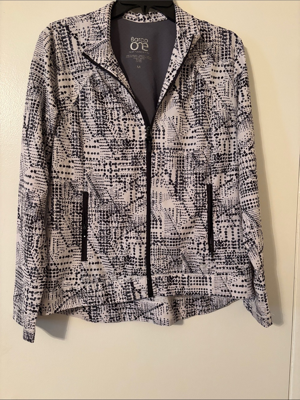 Barco Uniforms Women's Black & White Patterned Zip Jacket
